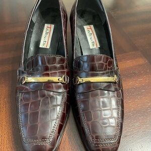 Talbots women’s size 6M brown leather shoes crocodile print , square toe 2”Heels